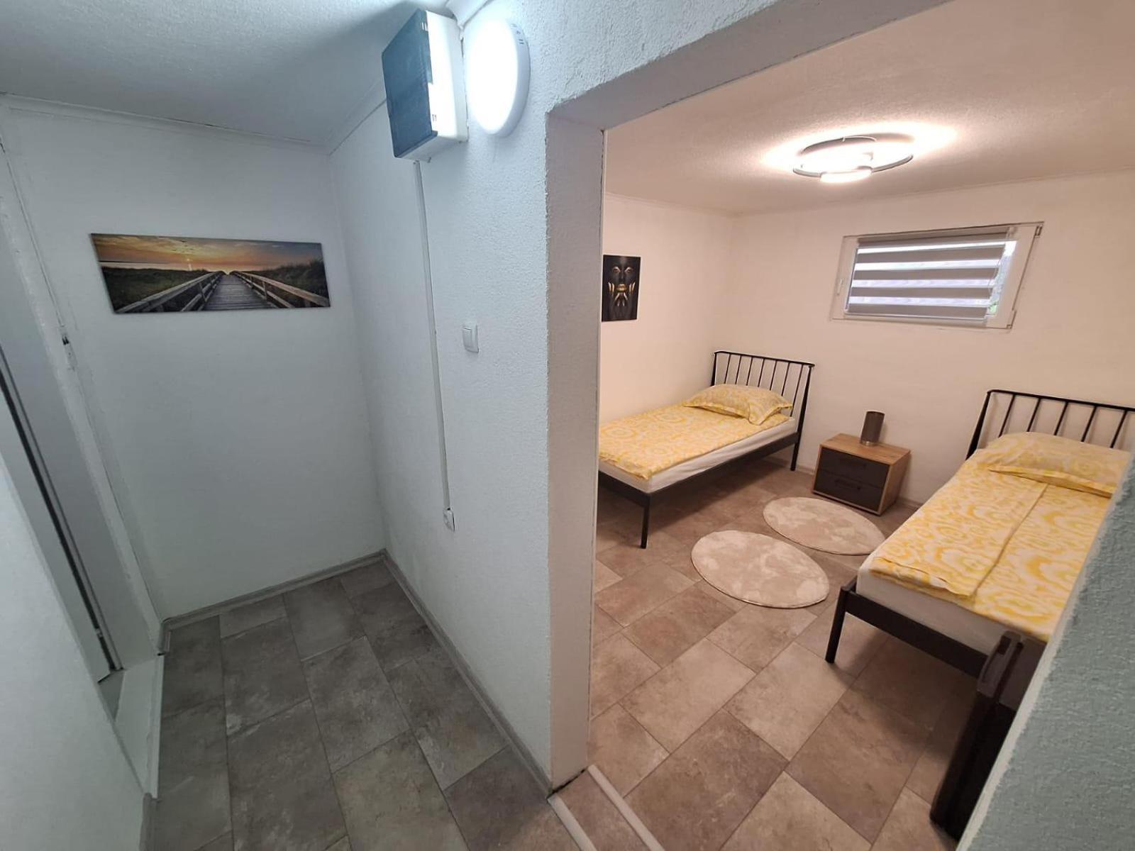 Fly & Stay Apartments Laktaši Buitenkant foto