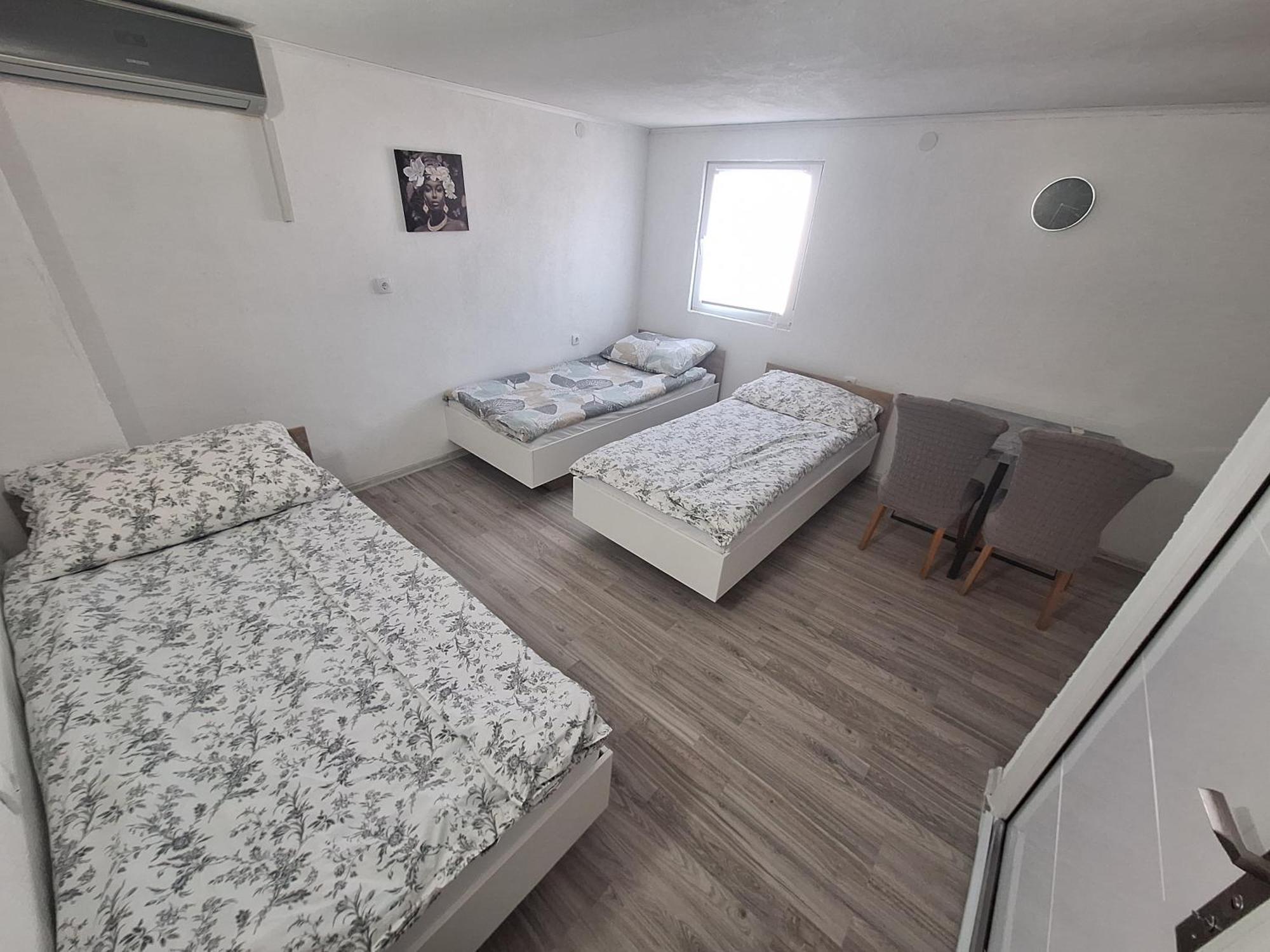 Fly & Stay Apartments Laktaši Buitenkant foto